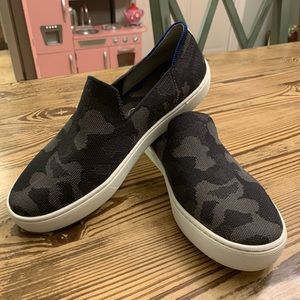 EUC Rothy’s sneakers in Gray Camo size 9